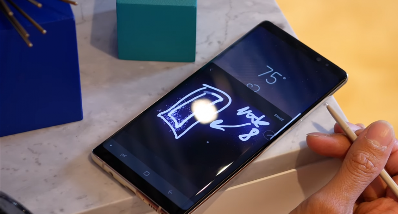 Первый обзор Samsung Galaxy Note 8 от PhoneArena Первый обзор Samsung Galaxy Note 8 от PhoneArena