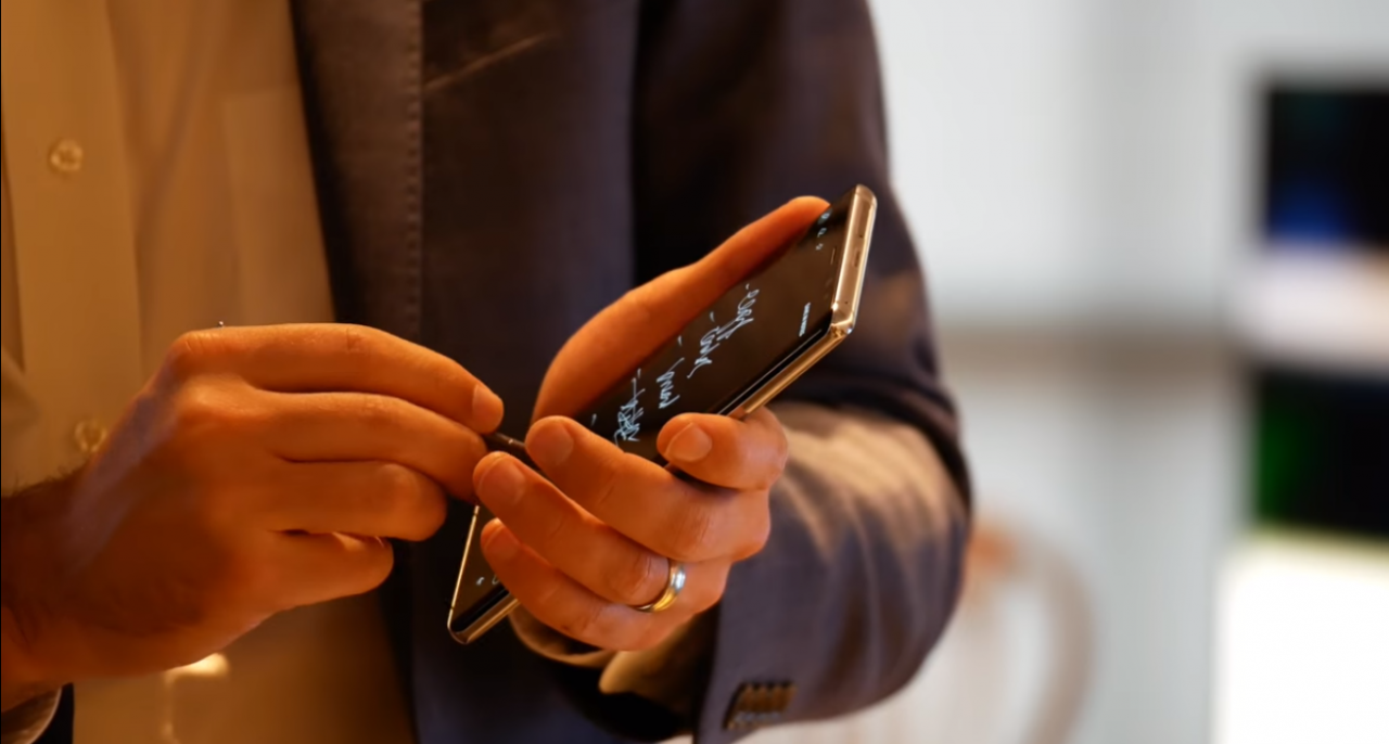 Первый обзор Samsung Galaxy Note 8 от PhoneArena Первый обзор Samsung Galaxy Note 8 от PhoneArena