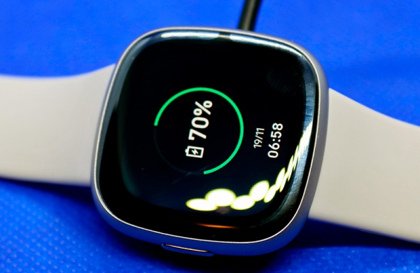Обзор Fitbit Sense 2: удобные умные часы с ориентацией на функции мониторинга здоровья Автономность Fitbit Sense 2