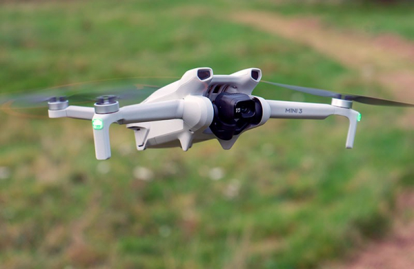 Обзор DJI Mini 3: более доступного квадрокоптера с урезанными функциями Mini 3 Pro Вертикальная съёмка в воздухе