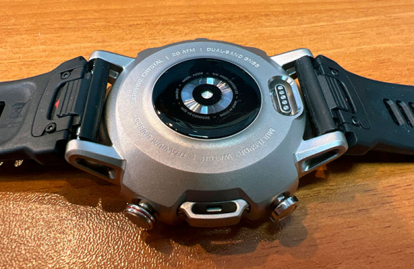 Обзор Amazfit Falcon: мультиспортивных умных часов премиального уровня Зарядка Amazfit Falcon