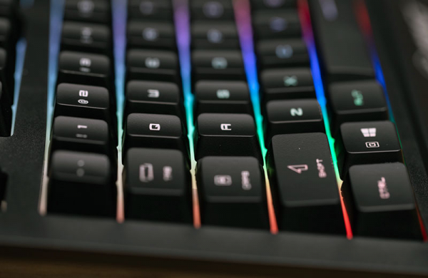 Обзор MSI Vigor GK20: полноразмерной клавиатуры для игр за очень разумные деньги Подсветка клавиатуры