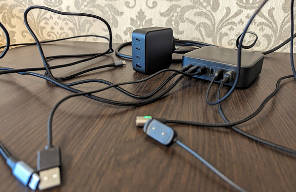 Обзор UGREEN Nexode 200W GaN (CD271): мощной зарядной станции на 6-портов для чего угодно Зарядное в работе