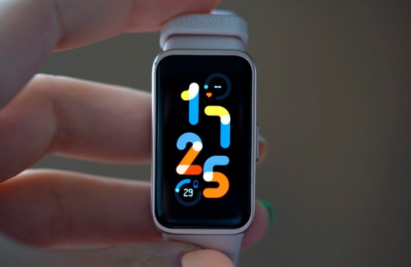 Обзор Huawei Band 8: фитнес-браслета с множеством функций на каждый день Экран HUAWEI Band 8