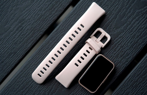Обзор Huawei Band 8: фитнес-браслета с множеством функций на каждый день Дизайн и ремешок