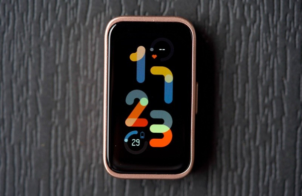 Обзор Huawei Band 8: фитнес-браслета с множеством функций на каждый день Дисплей браслета