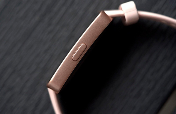 Обзор Huawei Band 8: фитнес-браслета с множеством функций на каждый день Кнопка управления
