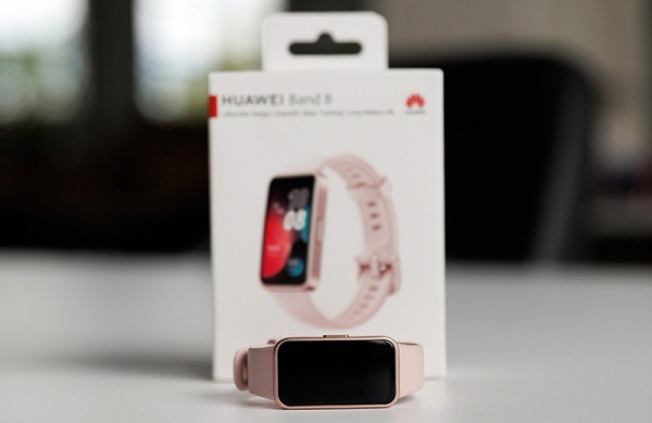Обзор Huawei Band 8: фитнес-браслета с множеством функций на каждый день Распаковка и комплект