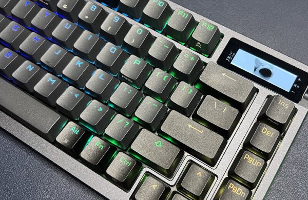 Обзор Asus ROG Azoth: идеальной игровой клавиатуры с OLED-дисплеем Время автономной работы Asus ROG Azoth