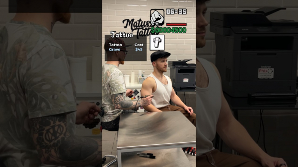 Парень воссоздал сцену с татуировками из GTA San Andreas в реальной жизни Парень воссоздал сцену с татуировками из GTA San Andreas в реальной жизни