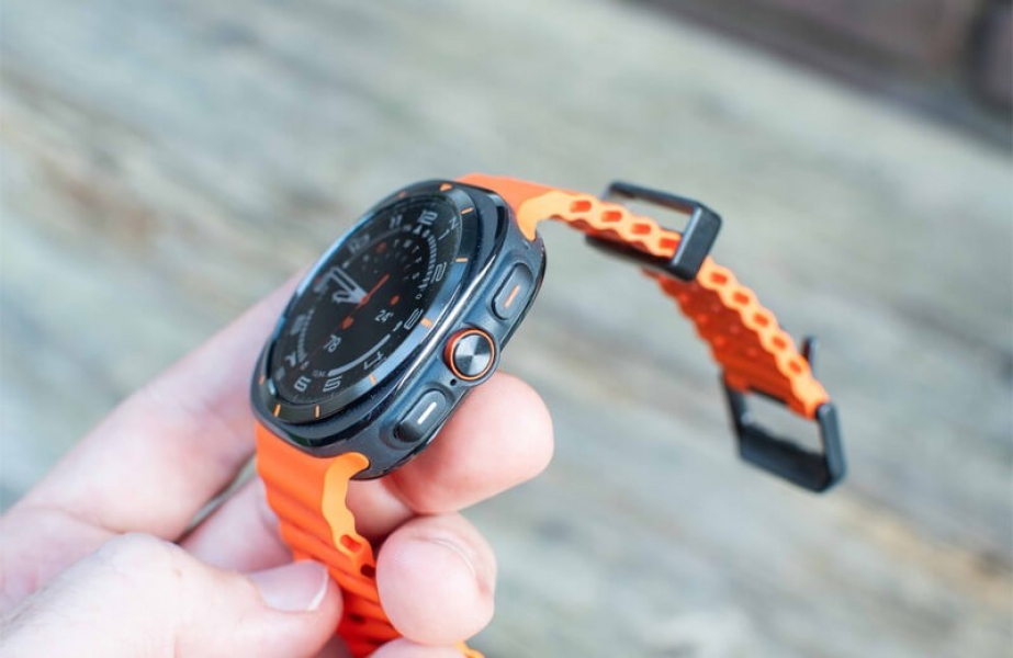 Обзор Samsung Galaxy Watch Ultra: лучших умных часов 2024 для Android-смартфонов Клавиши на боковой стороне