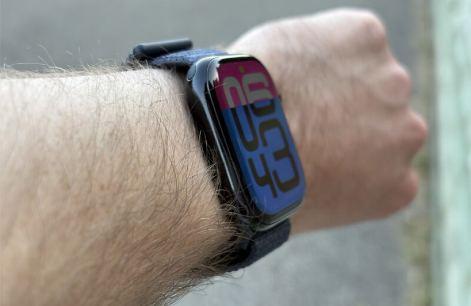 Обзор Apple Watch Series 10: идеальных умных часов для владельцев iPhone Просмотр изображения под углом