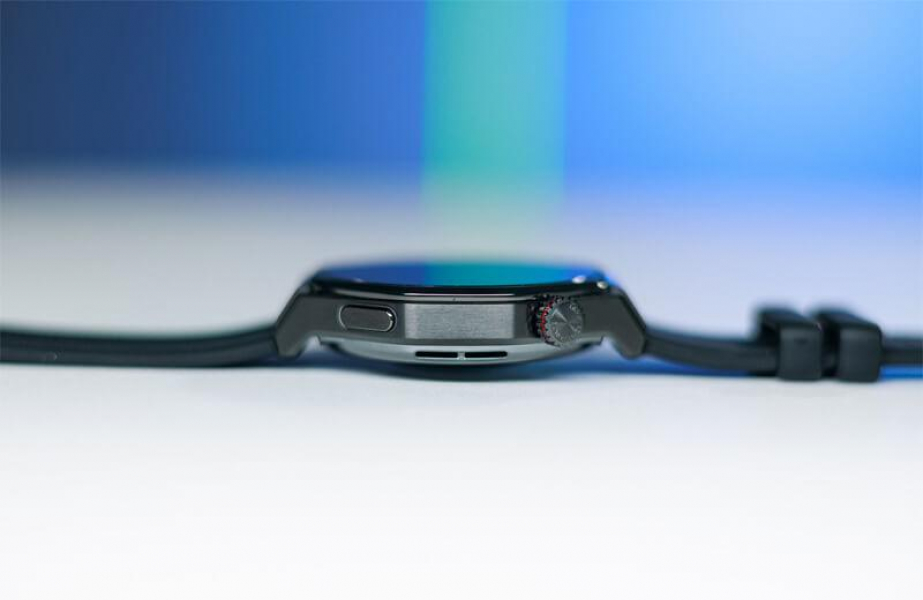 Обзор Honor Watch 5 Ultra: флагманских умных часов с футуристичным дизайном Динамик на боковой стороне