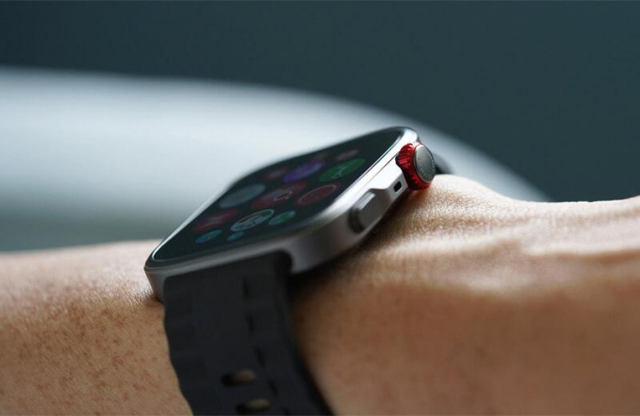 Обзор Huawei Watch Fit 4 Pro: отличная альтернатива Apple Watch для пользователей Android Клавиши и микрофон на боковой стороне