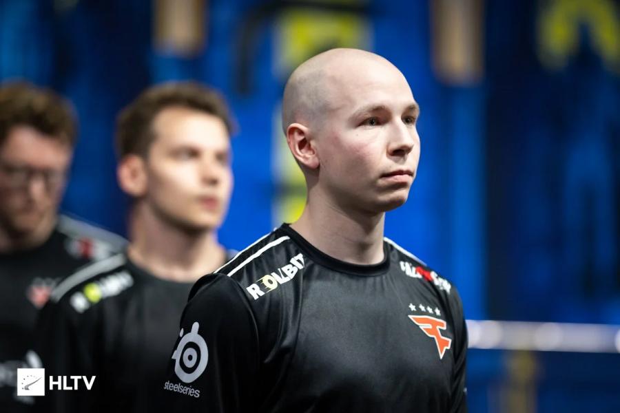 Перемены в FaZe Clan по Counter-Strike 2: EliGE отправлен на скамейку запасных Источник: HLTV
