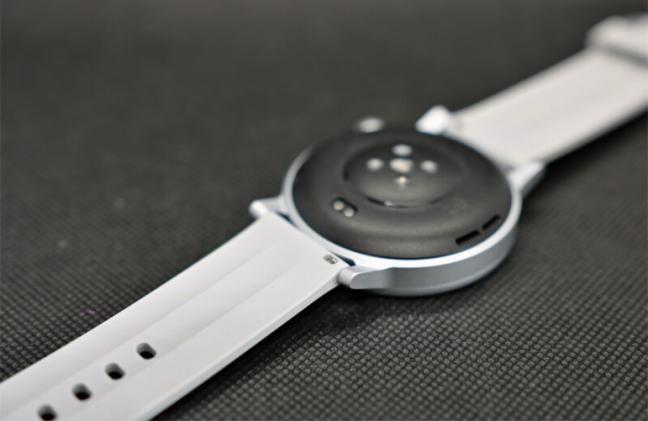 Обзор CMF Watch 3 Pro от Nothing: недорогих смарт-часов без лишних функций Задняя панель устройства